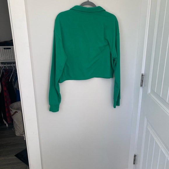 Bright green cropped collared top - Picture 4 of 4